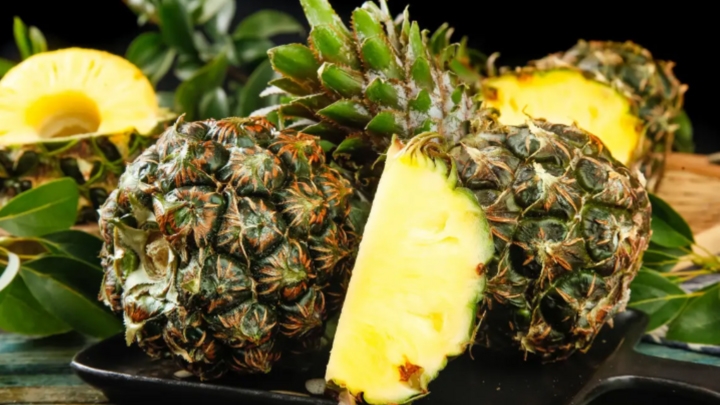 Dứa có vị chua khi còn xanh và ngọt khi chín (Nguồn EDH)