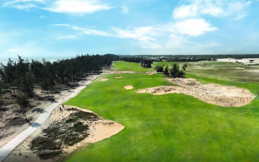 Hố 15 sân gôn Golden Sands Golf Resort