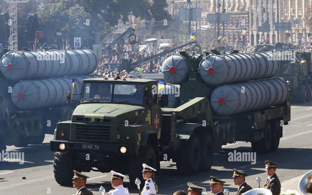 Một hệ thống tên lửa của Ukraine trên đường phố Kiev. Ảnh: Alamy.
