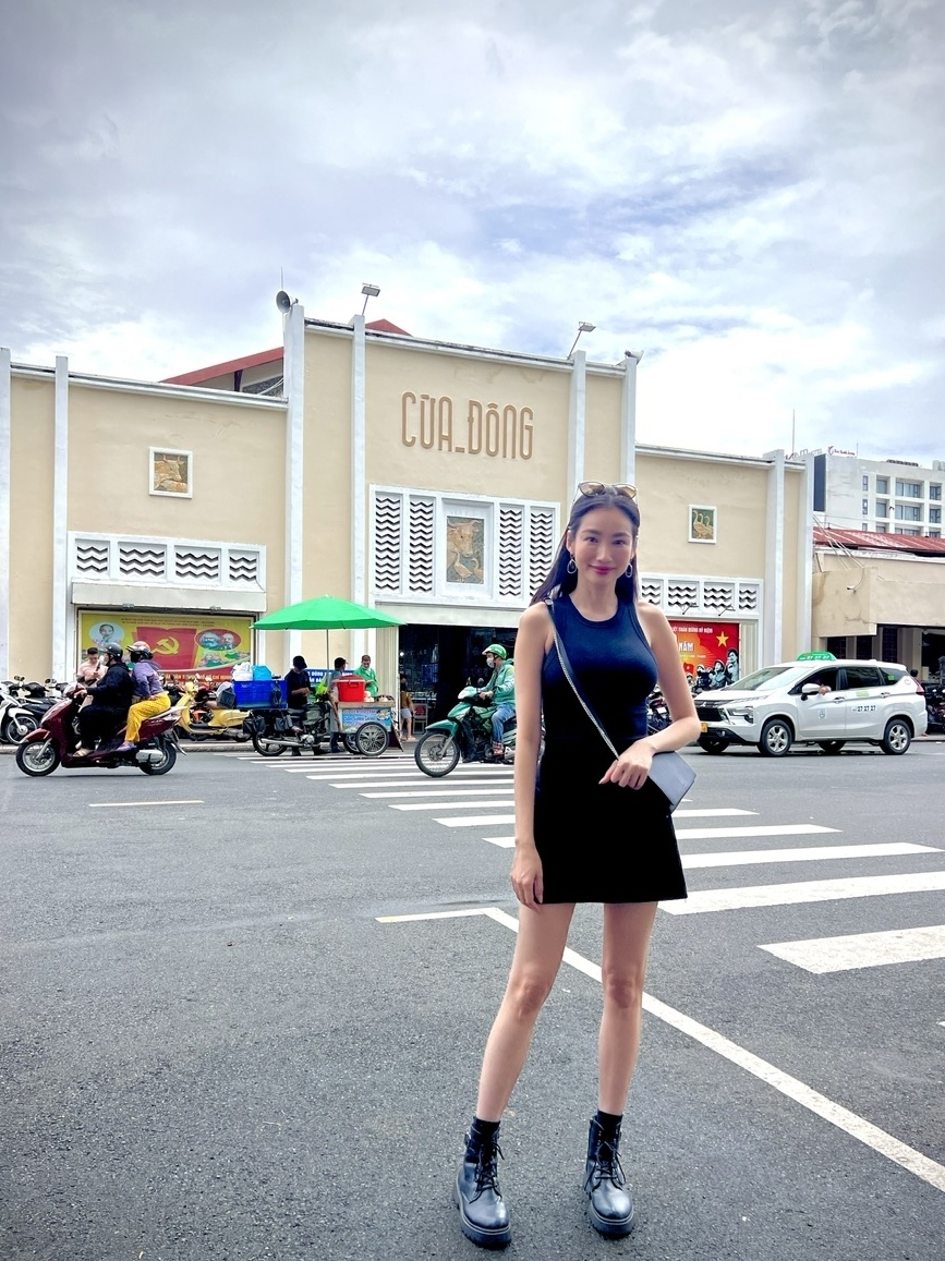 Á hậu Trúc Diễm từ Mỹ về nước thăm gia đình, dự lễ trao giải Cánh Diều Vàng và tham gia một số hoạt động thiện nguyện.