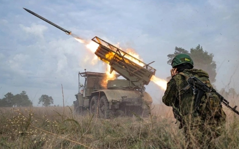 Nga ồ ạt dội hỏa lực vào Pokrovsk. Ảnh: TASS