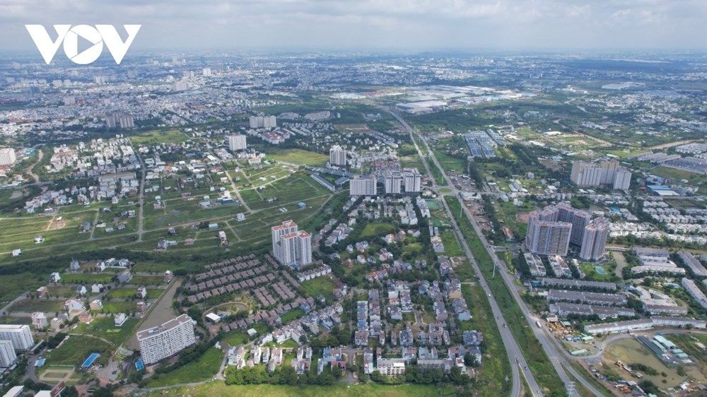 Luật Đất đai 2024 cùng Luật Kinh doanh bất động sản 2023, Luật Nhà ở 2023 chính thức có hiệu lực với nhiều thay đổi quan trọng trong các quy định liên quan đến hoạt động kinh doanh và đầu tư bất động sản.