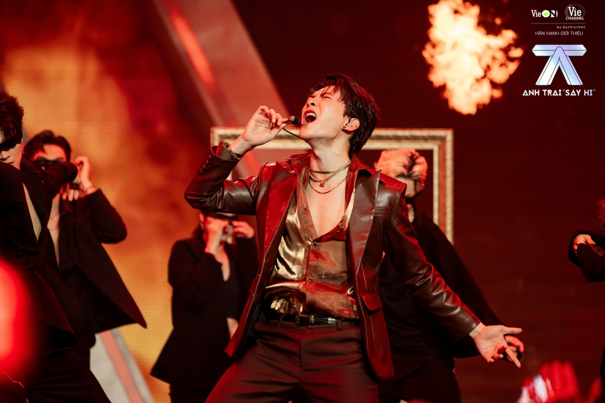 Anh Tú Atus trình diễn bài hát "Em không muốn một mình"