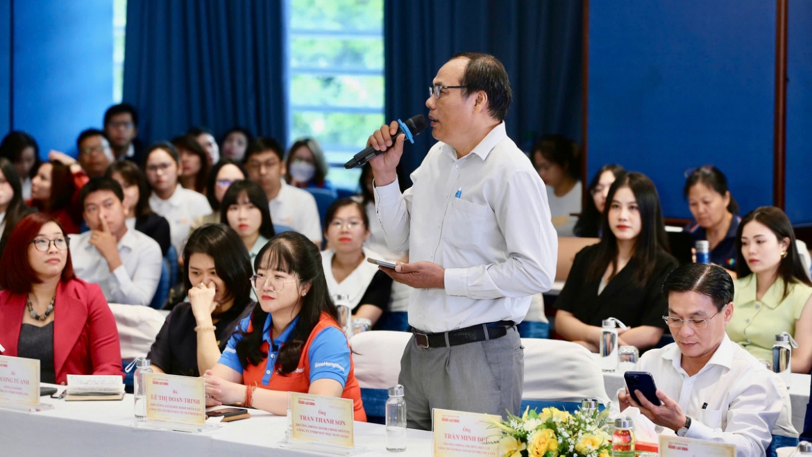 Doanh nghiệp nói khó tuyển dụng lao động trong khi nhiều người trẻ thích nhảy việc (ảnh H.T)