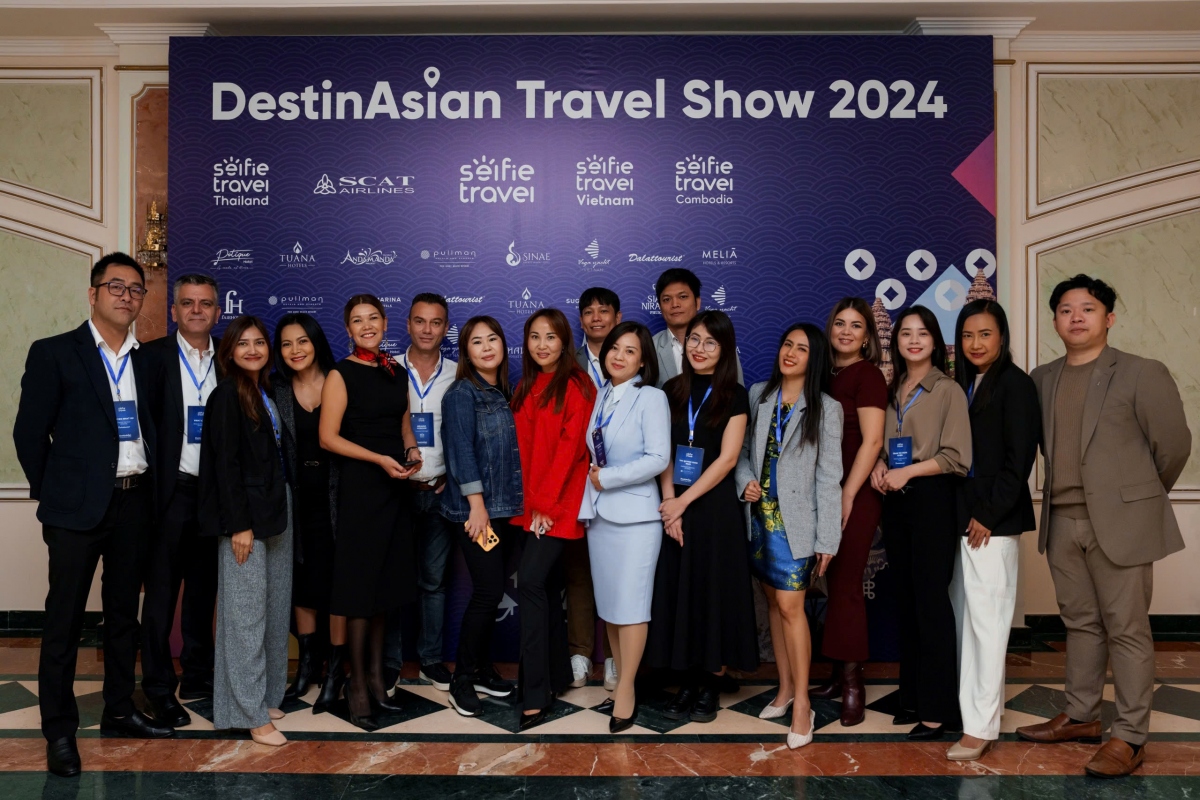 Các doanh nghiệp Việt Nam giới thiệu sản phẩm, dịch vụ du lịch tại Nga và Kazakhstan. Ảnh: Hoài Uyên