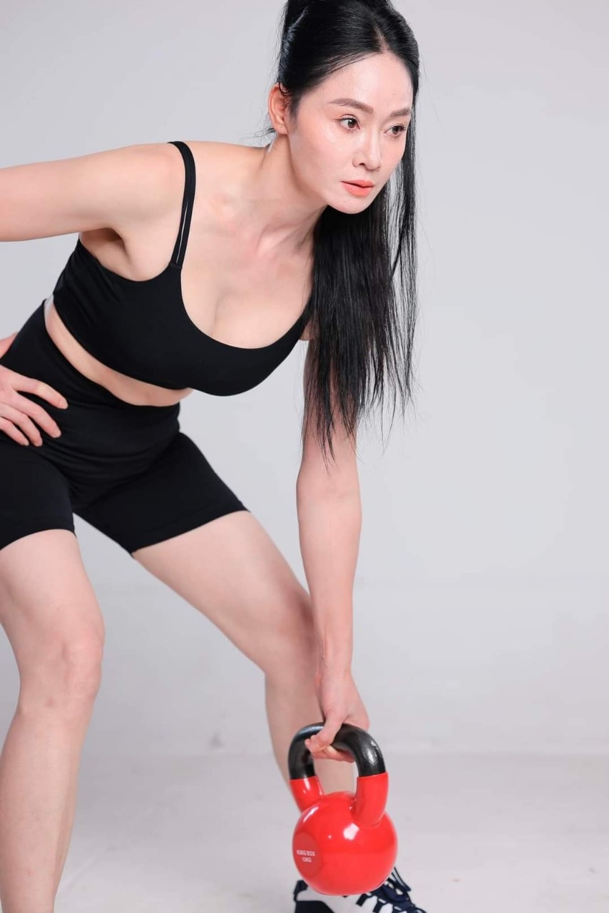 NSƯT Quách Thu Phương đăng ảnh sexy và viết: “Bạn biết điều hạnh phúc nhất trên thế gian này là gì không? Đó là khi bạn tìm được chính mình, hiểu được giá trị của riêng mình, biết mình là duy nhất. Là khi bạn thản nhiên và biết cách cân bằng cảm xúc, bạn không bao giờ để cảm xúc của bản thân phụ thuộc vào người khác".