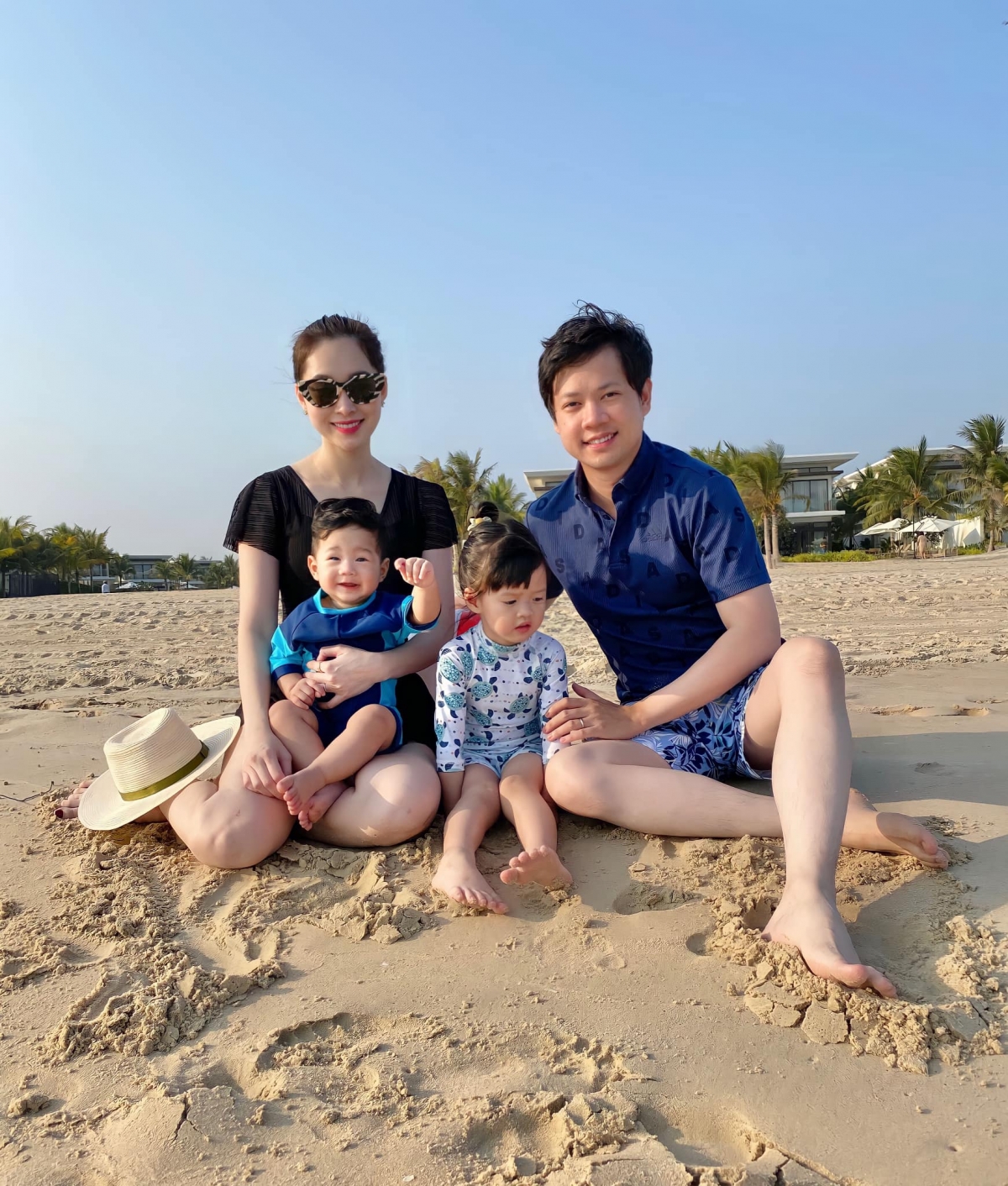 Bên cạnh hôn nhân hạnh phúc, vợ chồng Đặng Thu Thảo - Trung Tín cũng sở hữu khối tài sản đồ sộ. Hiện cặp đôi sống trong biệt thự sang trọng tại vị trí đắc địa ở TP.HCM. 