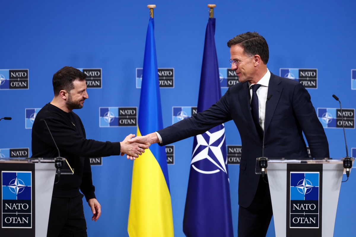 Tổng thống Ukraine Volodymyr Zelensky và Tổng thư ký NATO Mark Rutte. Ảnh: Reuters