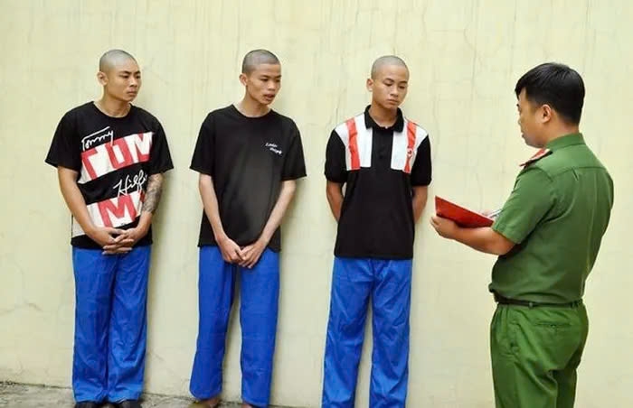 Các đối tượng An, Vĩ và Minh tại cơ quan công an. (Ảnh: CACC)