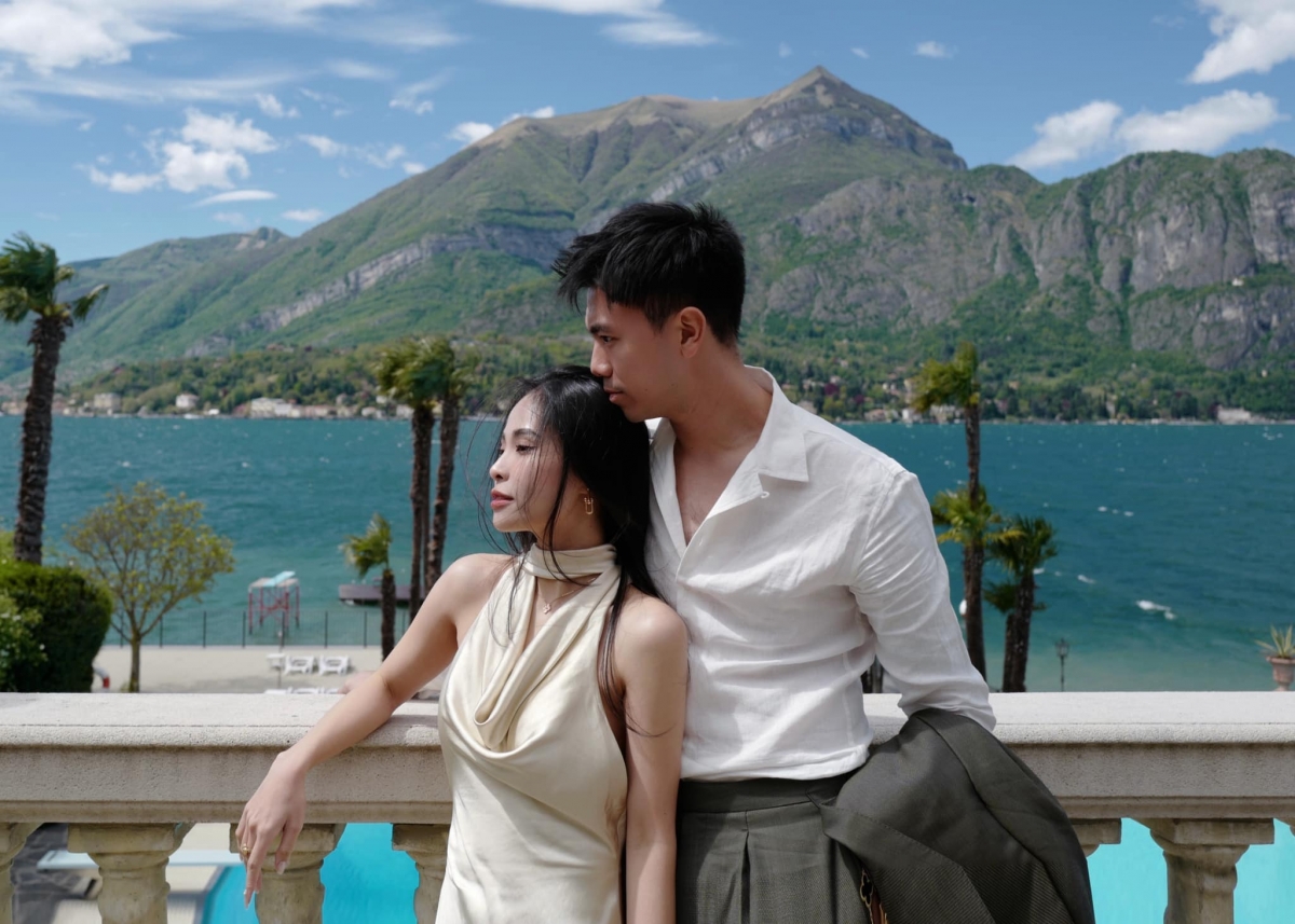 Bên cạnh sự nghiệp, Kiều Anh có cuộc sống hôn nhân viên mãn bên ông xã Văn Quỳnh và hai con trai. Kiều Anh luôn được ông xã yêu thương, chiều chuộng hết mực, đưa đi du lịch và mua tặng nhiều đồ hiệu đắt đỏ. Gia đình cô hiện sống trong một căn hộ cao cấp rộng hơn 300m2 ở Hà Nội. 