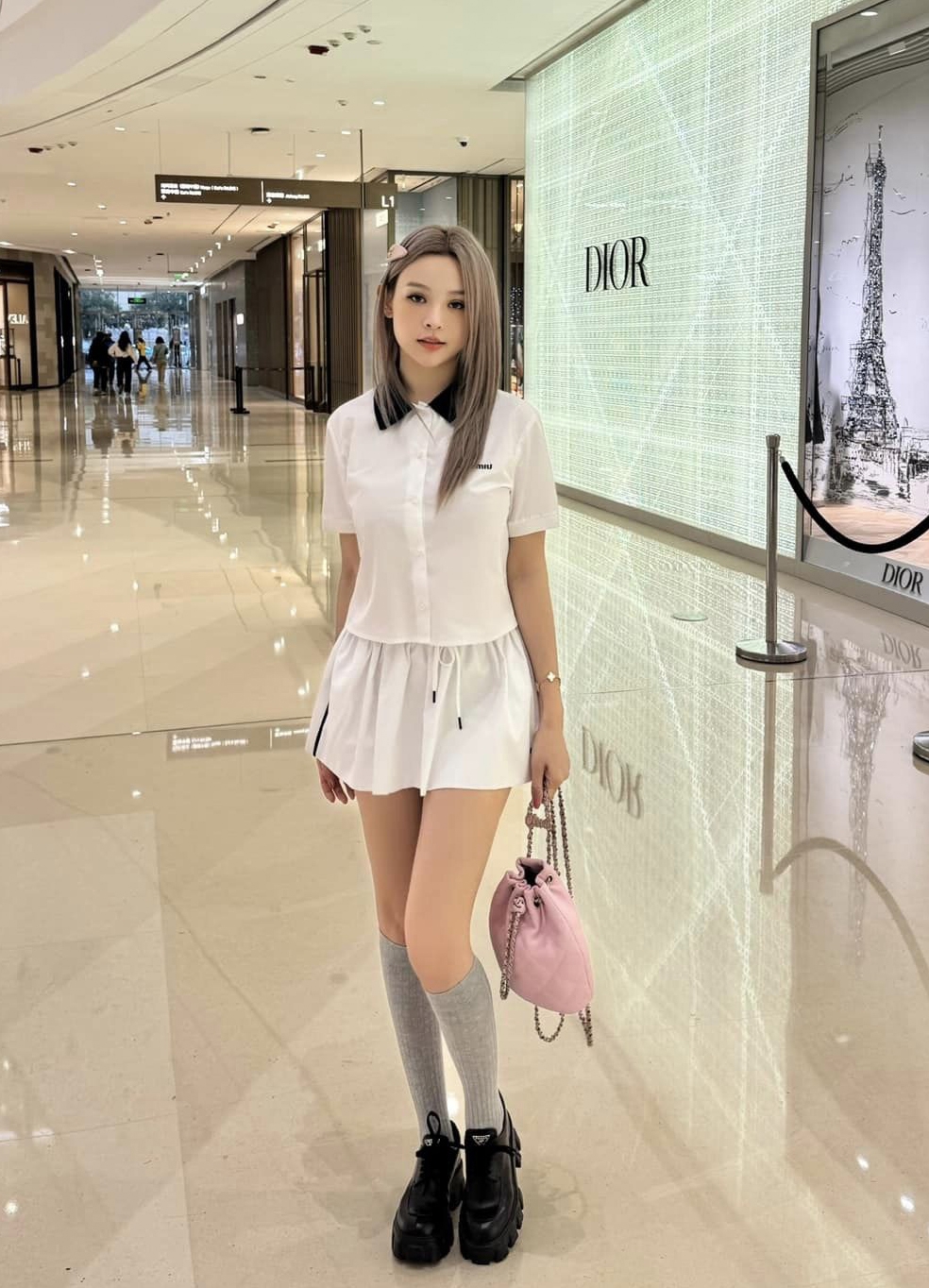 Huyền Baby là hot girl đời đầu tại Hà Nội. Cô từng lọt top 8 Miss Teen 2008, là thành viên nhóm nhạc B.Sily cùng Emily và Hạnh Sino. Năm 2013, cô kết hôn với doanh nhân Quang Huy. Sau khi lấy chồng, Huyền Baby dành toàn bộ thời gian để chăm lo cho gia đình, rời xa showbiz. Gần đây nhất, cô tham gia Chị đẹp đạp gió rẽ sóng 2023 và ghi dấu ấn với nhiều màn trình diễn ấn tượng. Huyền Baby cùng Trang Pháp, Ninh Dương Lan Ngọc, Diệp Lâm Anh và Khổng Tú Quỳnh hội tụ trong nhóm nữ LUNAS.