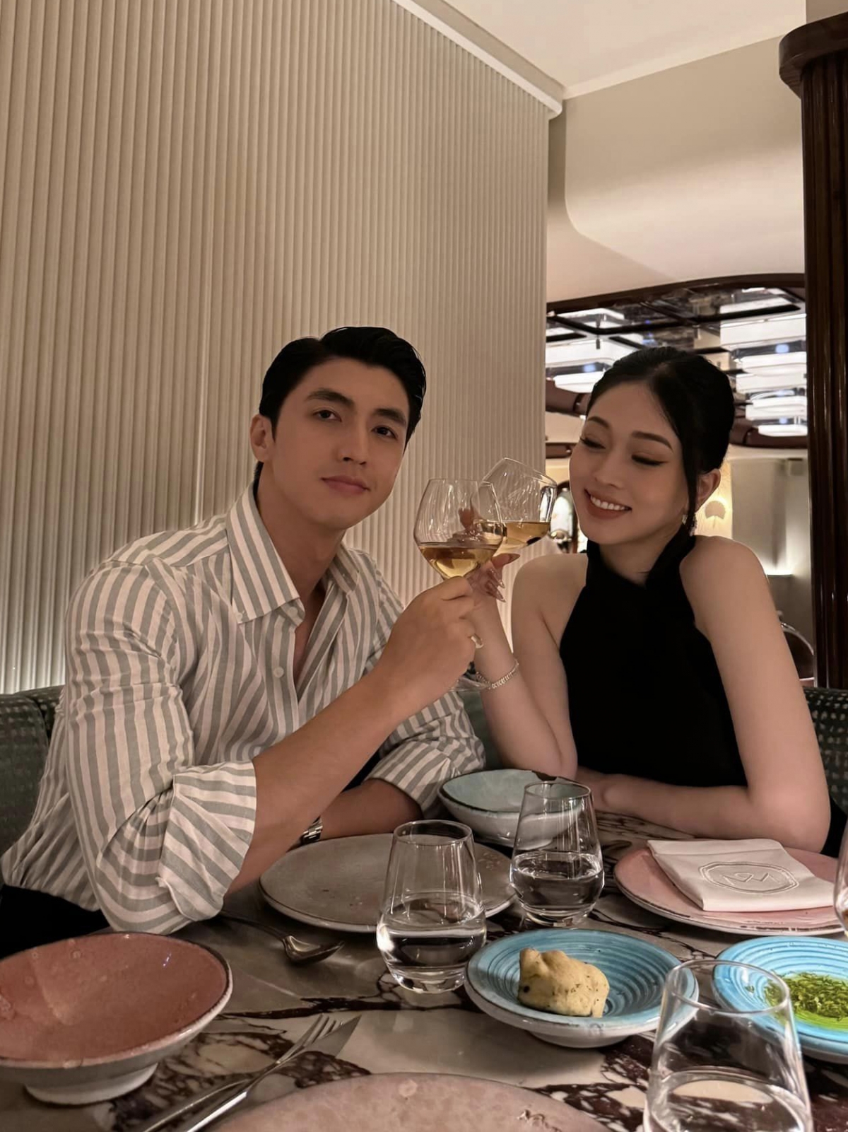 Phương Nga sinh năm 1998, là á hậu 1 của cuộc thi Hoa hậu Việt Nam 2018. Cô đại diện Việt Nam tại Hoa hậu Hòa bình Quốc tế 2018 và vào Top 10 chung cuộc nhờ khán giả bình chọn. Phương Nga tốt nghiệp Đại học Kinh tế Quốc dân năm 2020, đang làm người mẫu, MC. Ông xã của Phương Nga là Bình An, sinh năm 1993. Anh từng tham gia nhiều phim như Zippo, mù tạt và em, Ngược chiều nước mắt, Tình khúc bạch dương, Mối tình đầu của tôi...