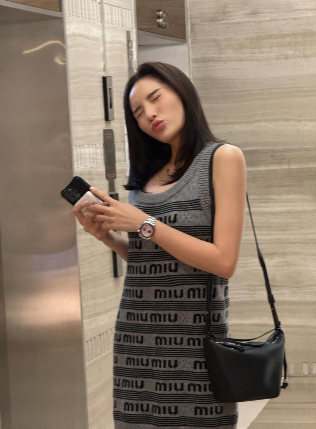 Kỳ Duyên đăng ảnh nhí nhảnh: “Cô ấy có đáng yêu không?”. (Nguồn: FBNV)