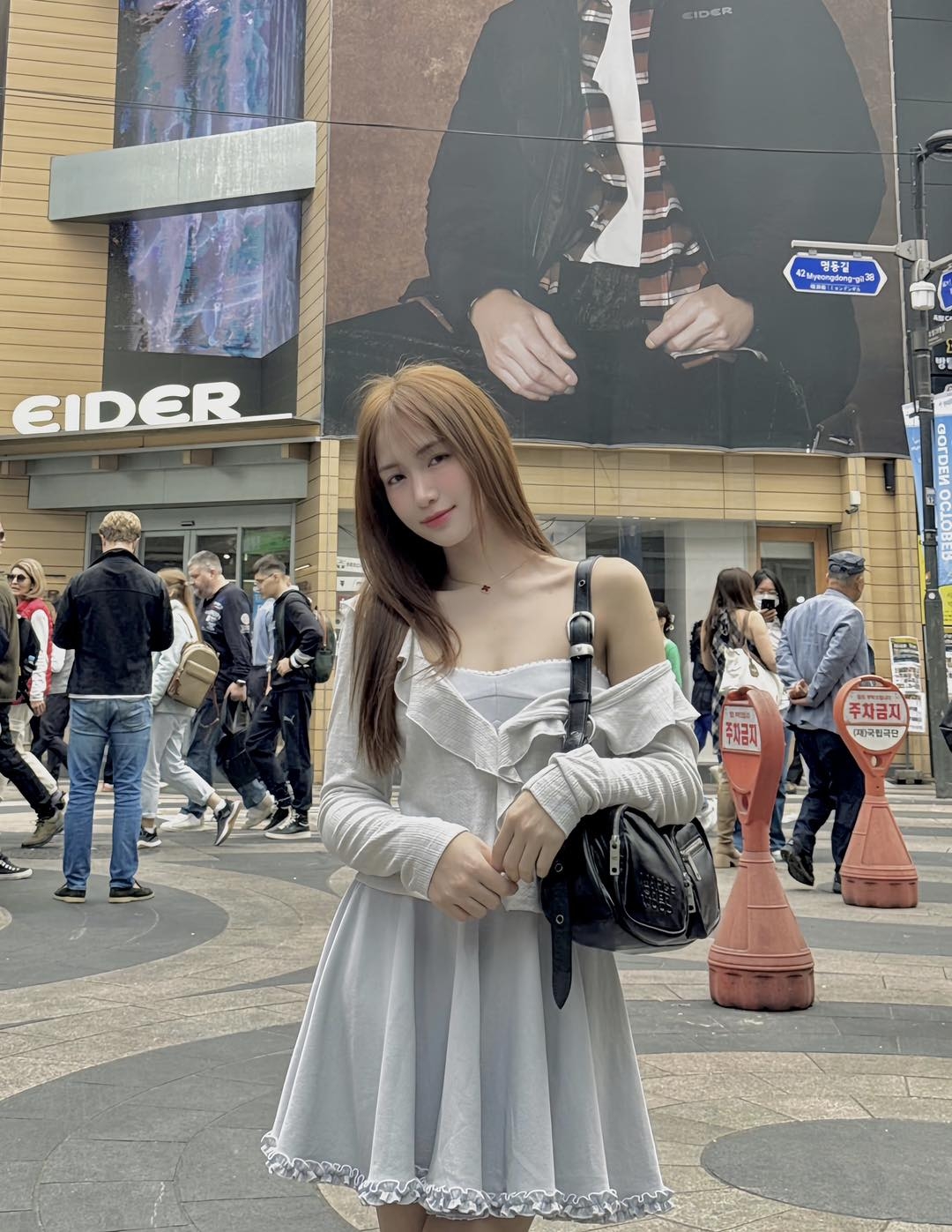 “Bé xinh của ai ý”, Hòa Minzy đăng trạng thái “thả thính”. (Nguồn: FBNV)