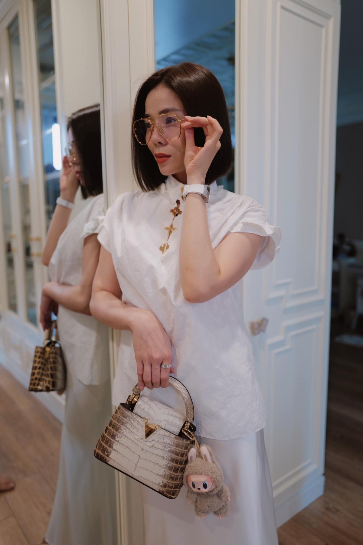 Lệ Quyên diện nguyên cây trắng nữ tính: “Cứ dịu dàng bình yên như mây trôi”. (Nguồn: FBNV)