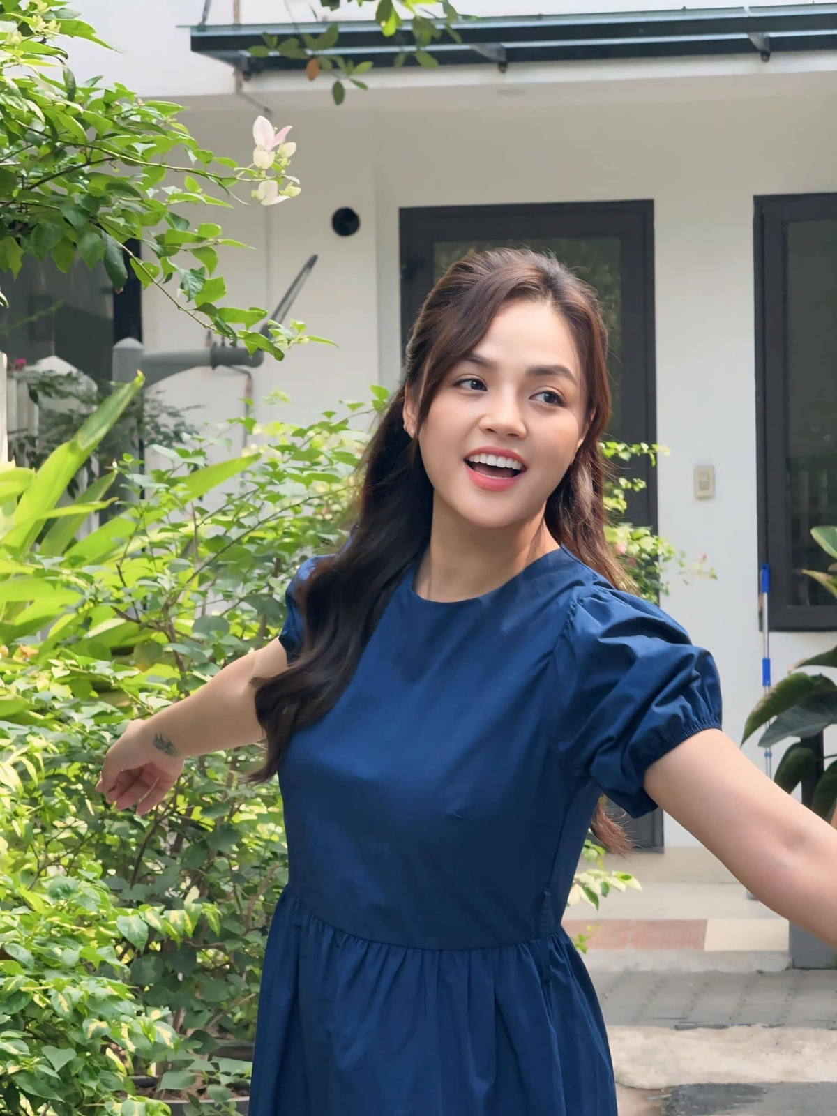 “Hít hà một chút không khí chiều thu mát mẻ”, Thu Quỳnh viết trên trang cá nhân. (Nguồn: FBNV)