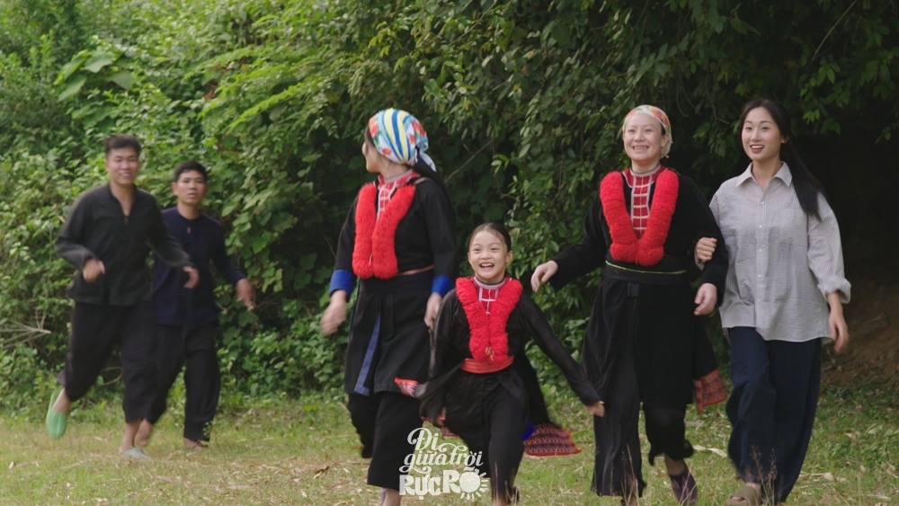 Ảnh: Fanpage Đi giữa trời rực rỡ