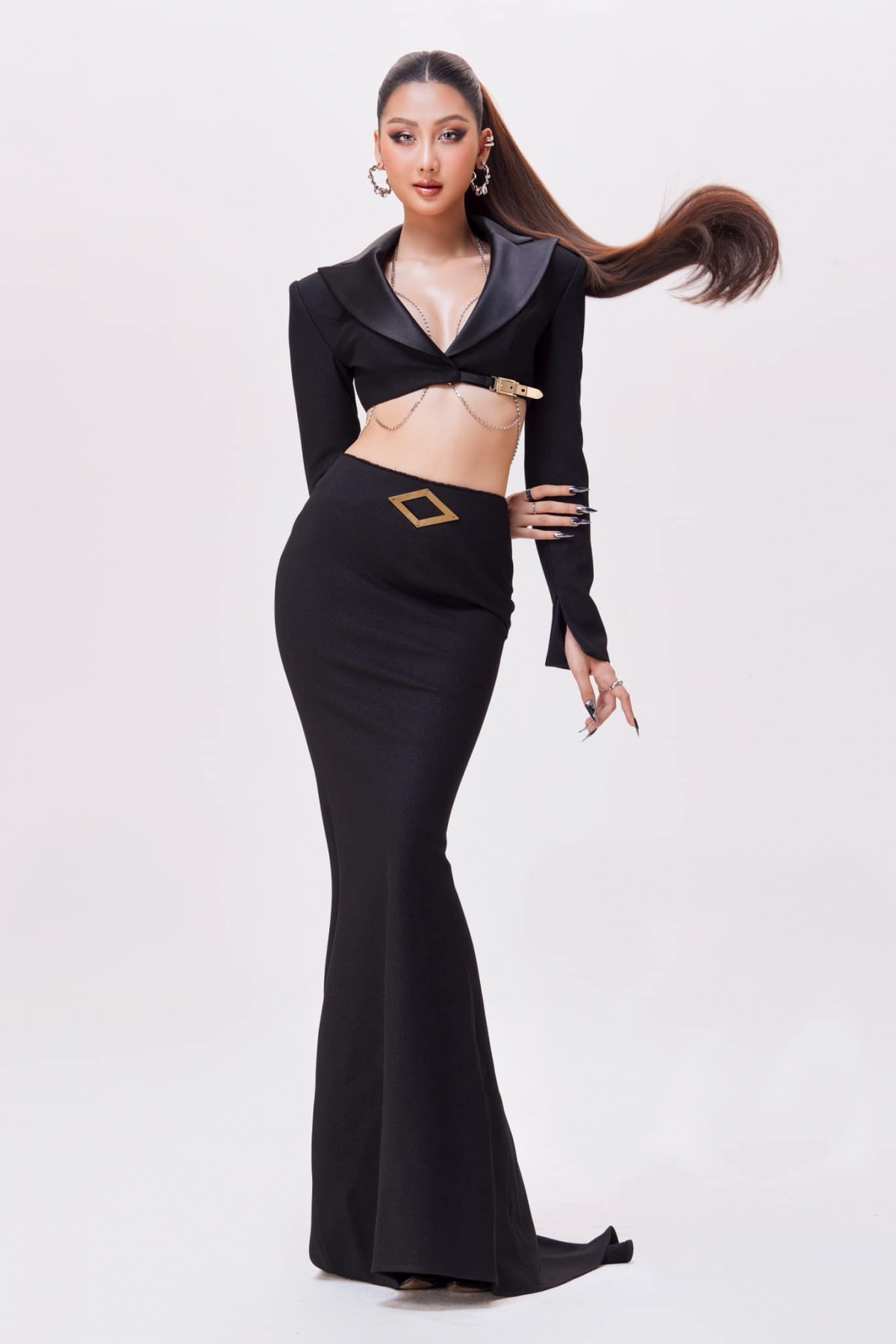 Trang phục của Quế Anh tại phần thi phỏng vấn kín