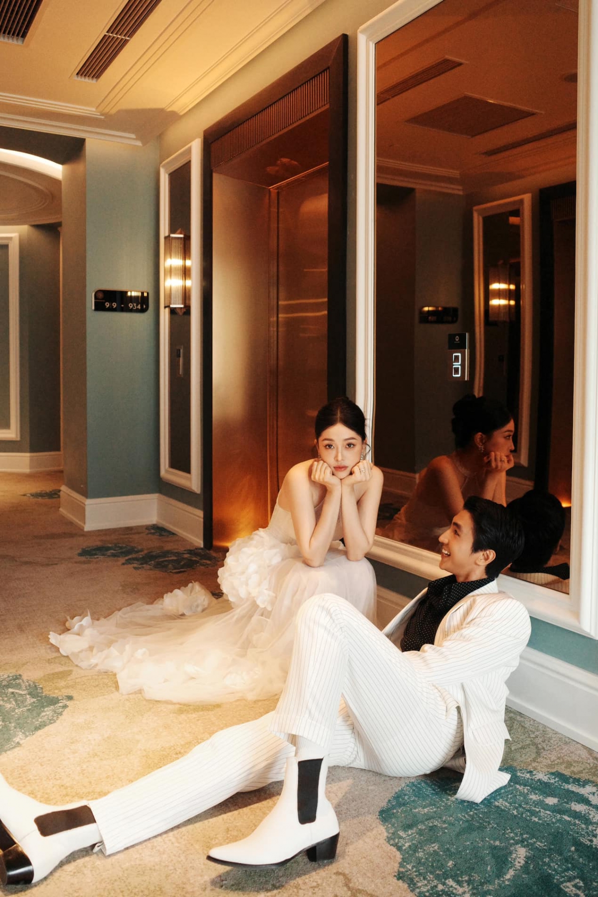 Trên mạng xã hội, cặp đôi "trai tài gái sắc" thường xuyên chia sẻ những khoảnh khắc vui vẻ, hài hước, trêu chọc nhau trong cuộc sống thường ngày.
