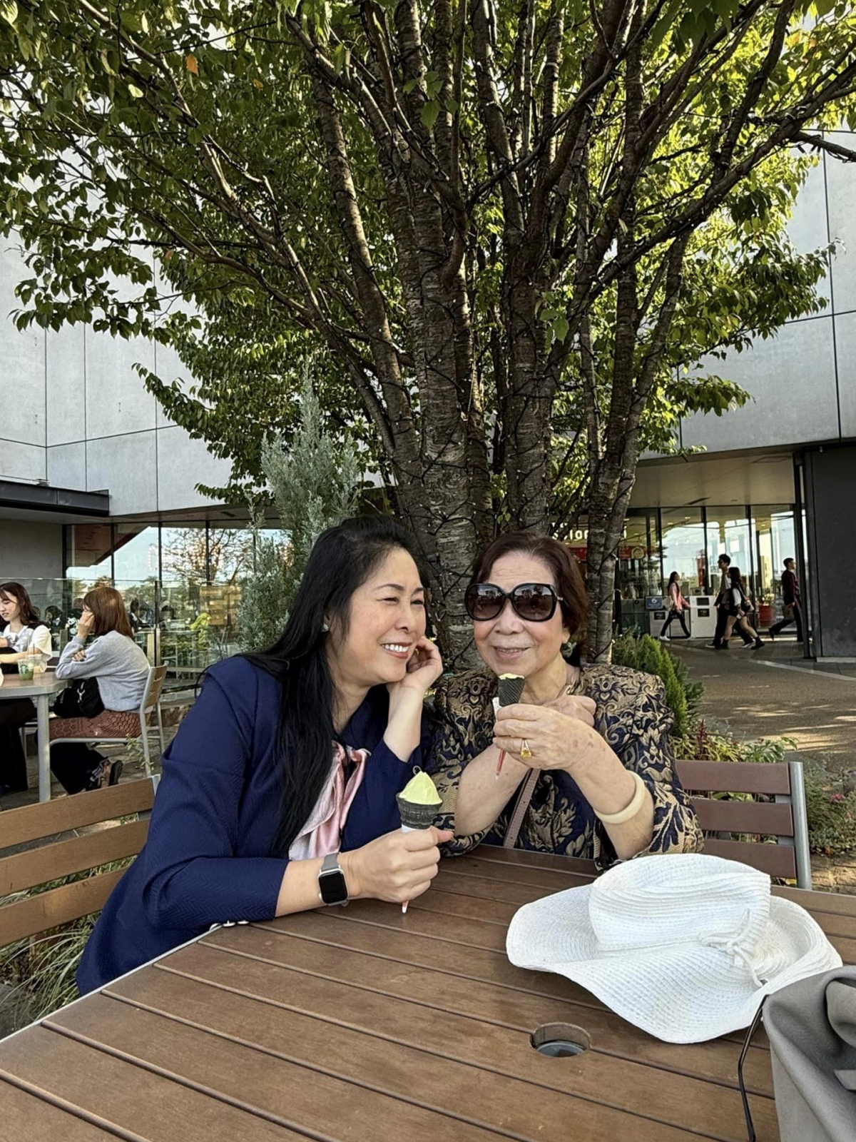 MC Mai Ngọc chia sẻ "sống một mình vẫn phải tươm tất" như: ngủ và dậy sớm, ăn uống đủ chất, tập thể thao, nạp kiến thức...