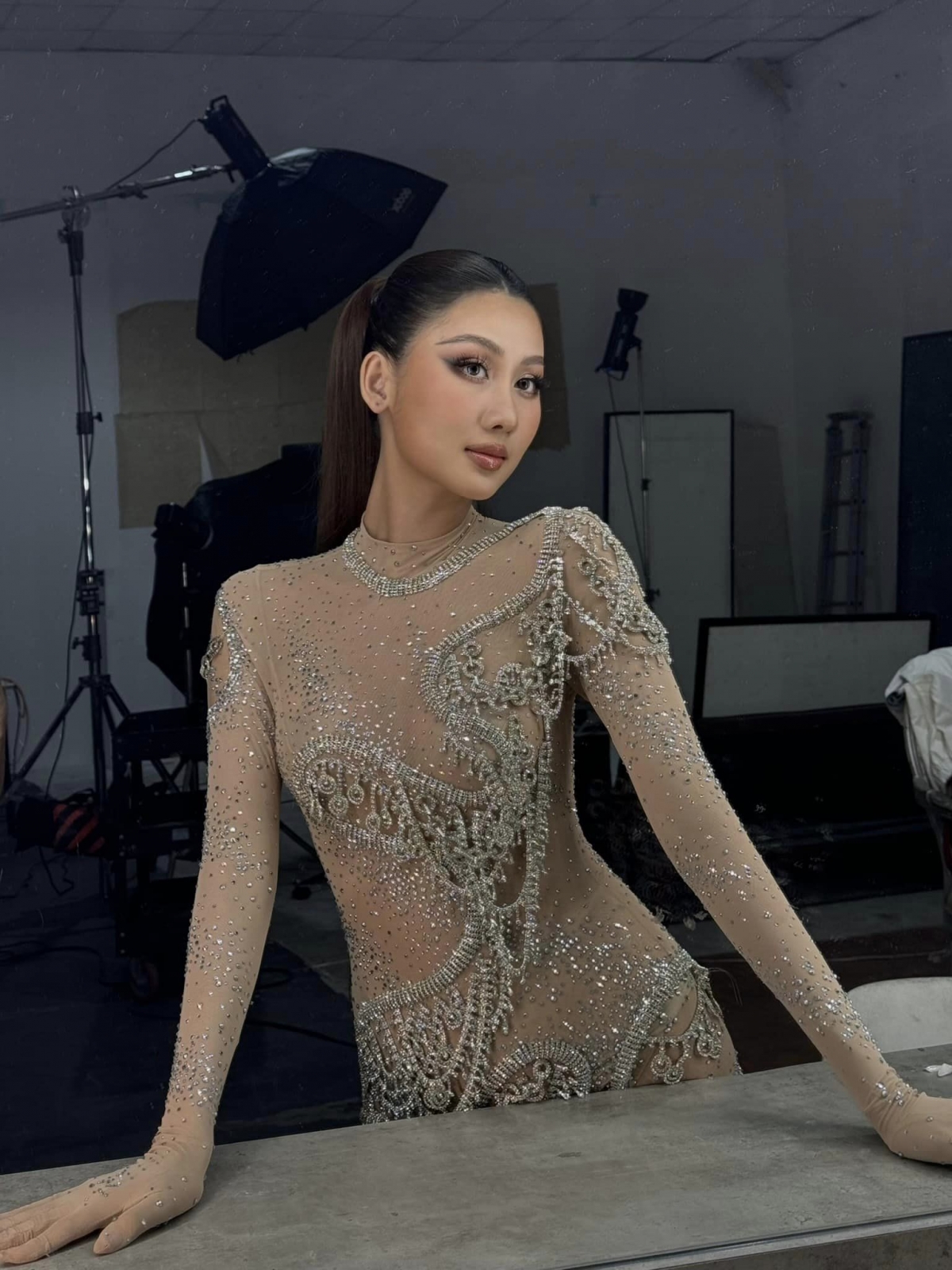 Võ Lê Quế Anh đăng quang Miss Grand Vietnam 2024 vào tháng 8/2024. Người đẹp sinh năm 2001, quê Quảng Nam, tốt nghiệp ngành Ngôn ngữ và Văn hóa Hàn Quốc tại Đại học Huế. Cô từng là Á khôi Đại học Huế 2020, vào top 40 Hoa hậu Việt Nam 2020, Á hậu 1 Du lịch Đà Nẵng 2022.
