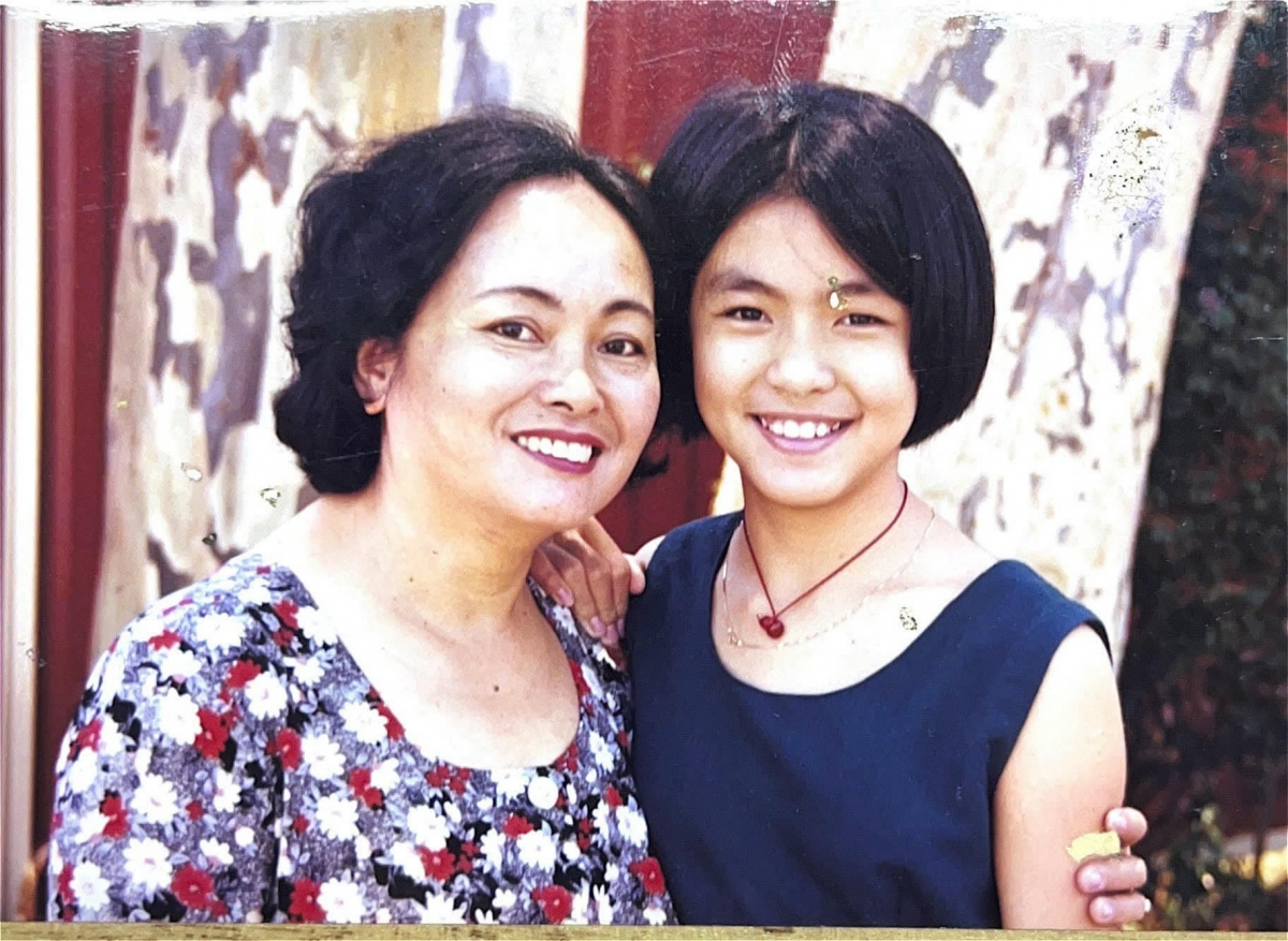 Nhân dịp sinh nhật, Tăng Thanh Hà đăng ảnh hai mẹ con hồi xưa với lời nhắn nhủ: “Cảm ơn mẹ đã mang con đến với cuộc đời này và luôn là bến đỗ bình yên của con. Con yêu mẹ!”. (Nguồn: FBNV)
