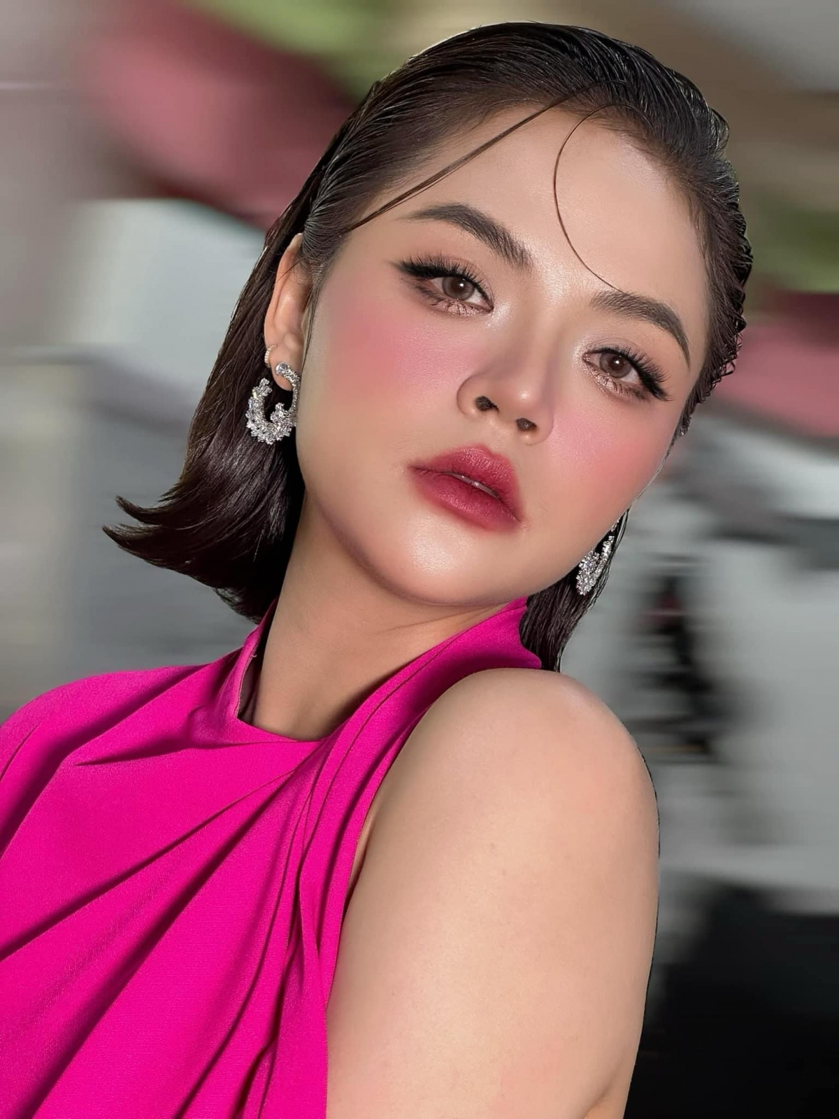"Lâu lắm rồi mới được gặp lại mình trong giao diện này", Thu Quỳnh chia sẻ.