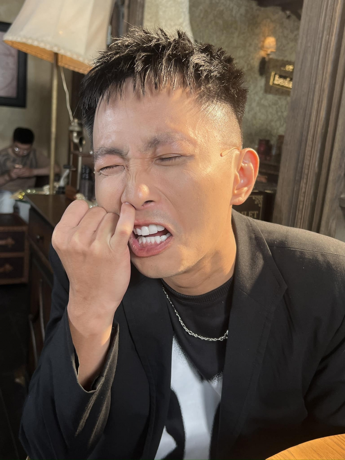 Rapper Rhymastic đăng ảnh "dìm" chính mình.
