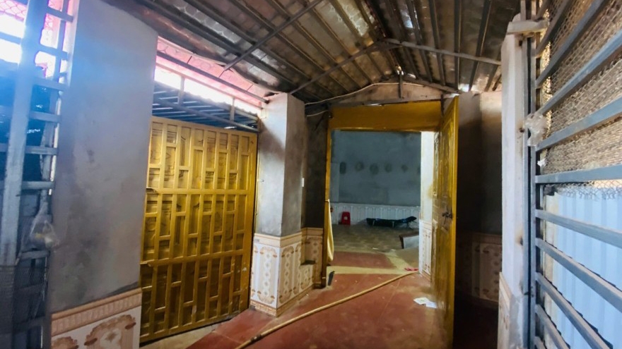 Bên trong các nhánh đường vào căn cứ đánh bạc được gia cố nhiều cửa thoát hiểm