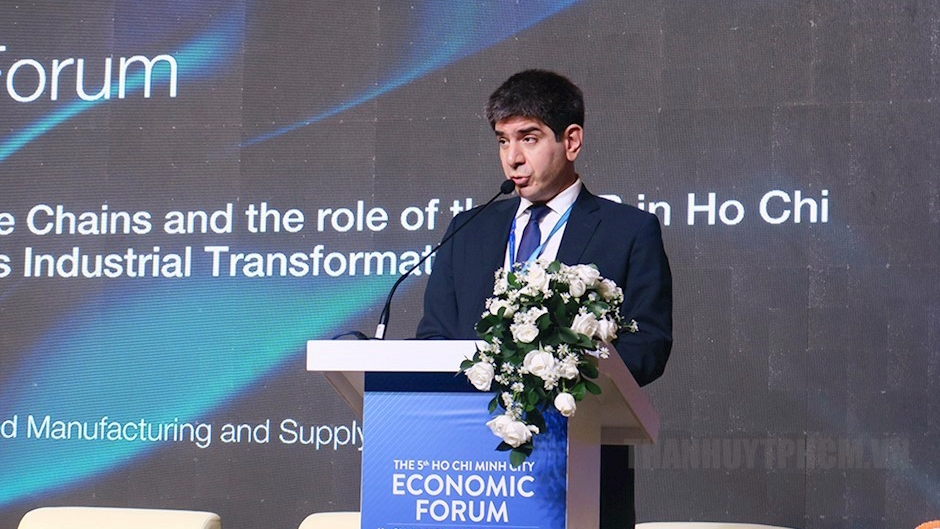 Ông Kyriakos Triantafyllidis, Trưởng phòng Tăng trưởng và Chiến lược, Trung tâm Sản xuất Tiên tiến và Chuỗi Cung ứng (WEF) phát biểu tại sự kiện