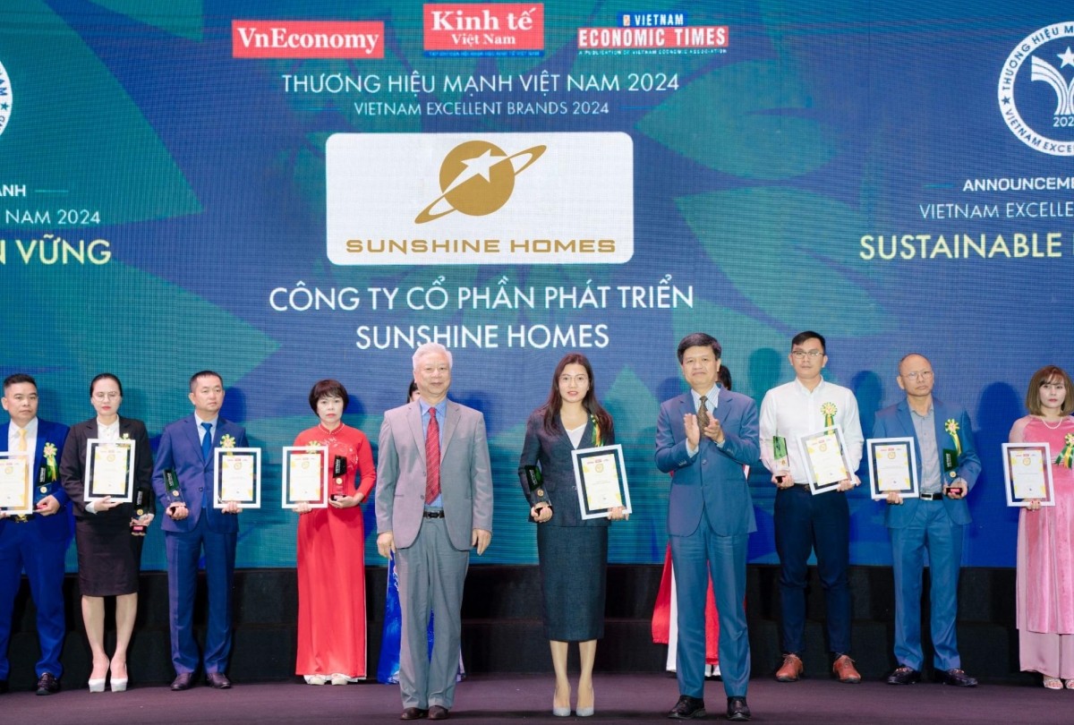 Tổng Giám đốc Sunshine Homes Đỗ Thị Định đại diện đơn vị nhận giải thưởng “Thương hiệu Mạnh – Phát triển bền vững năm 2024” tại Chương trình Thương hiệu Mạnh Việt Nam lần thứ 21