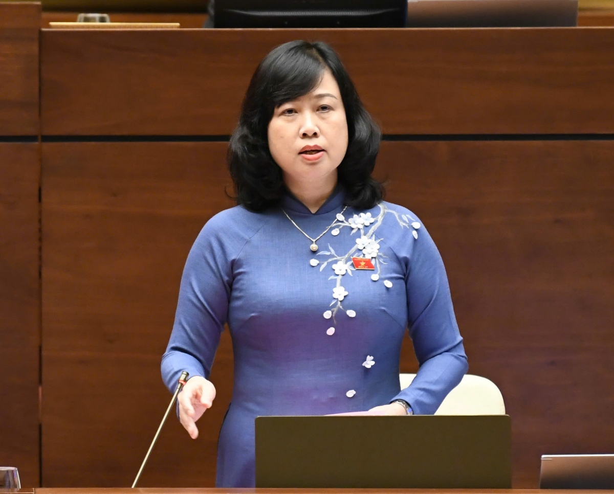 Bộ trưởng Bộ Y tế Đào Hồng Lan giải trình trước Quốc hội chiều 31/10 (Ảnh: Phạm Thắng)