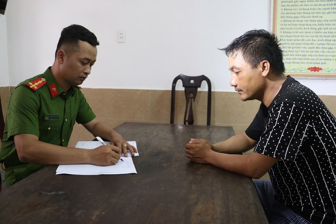 Lấy lời khai đối tượng Nguyễn Chí Tâm