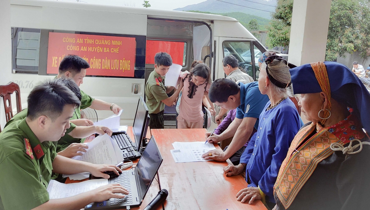 Công an huyện Ba Chẽ tổ chức cấp CCCD điện tử lưu động