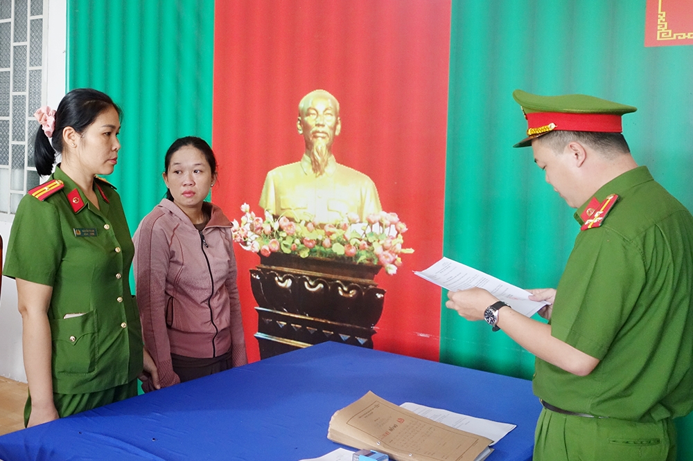 Cơ quan Cảnh sát điều tra Công an tỉnh thi hành Lệnh bắt tạm giam Trần Thị Kim Cương
