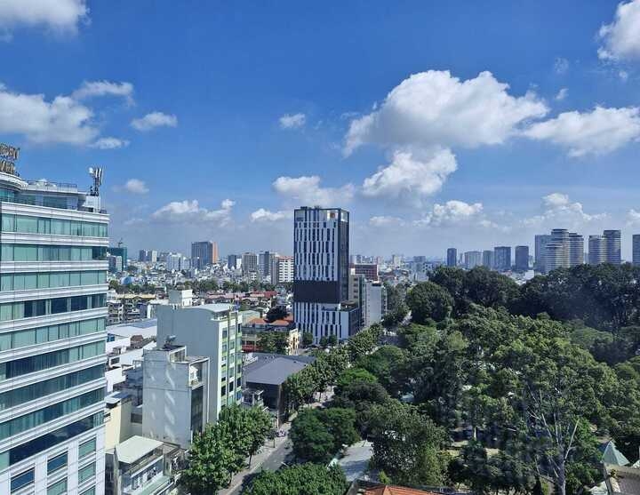 Bảng giá đất mới tại TP.HCM được áp dụng từ hôm nay (31/10) với nhiều tuyến đường lần đầu xuất hiện trên bảng đồ, có giá đất vài trăm triệu đồng/m2. (Ảnh: H. L)