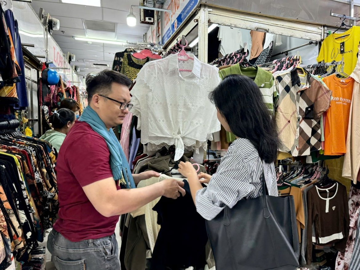Hàng Quảng Châu - Trung Quốc được khách hàng ưa chuộng vì mẫu mẫu thời trang, giá mềm, chất lượng ổn định.