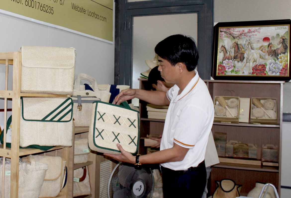 Hiện tại, Công ty Loofaa đang sản xuất hơn 50 loại sản phẩm từ xơ mướp, với 3 dòng chính gồm: Bộ sản phẩm nhà bếp, sản phẩm nhà tắm, sản phẩm thời trang.