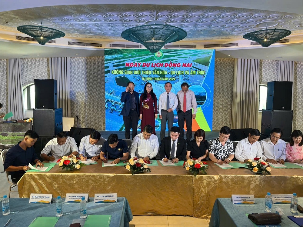 Lễ ký kết hợp tác phát triển du lịch 2 địa phương. Ảnh: Nguyên Vũ 