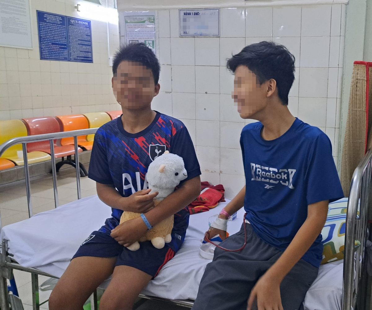 Một trong các bệnh nhân ngộ độc thực phẩm do ăn bánh mì kèm chả lụa bán dạo điều trị tại Bệnh viện (Ảnh tư liệu BVCC)