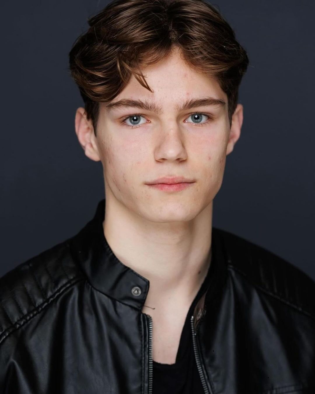 Mr World Northern Ireland cao 1,93m: James Moody (18 tuổi) cao 1,93m là một người mẫu Bắc Ireland đến từ Belfast. Anh sinh năm 2006, anh cũng là một võ sĩ quyền Anh và vận động viên triển vọng. Năm 2024, James Moody đã tổ chức các sự kiện từ thiện ủng hộ sức khỏe tinh thần của nam giới và mang dự án này sang Việt Nam cạnh tranh với các đối thủ.