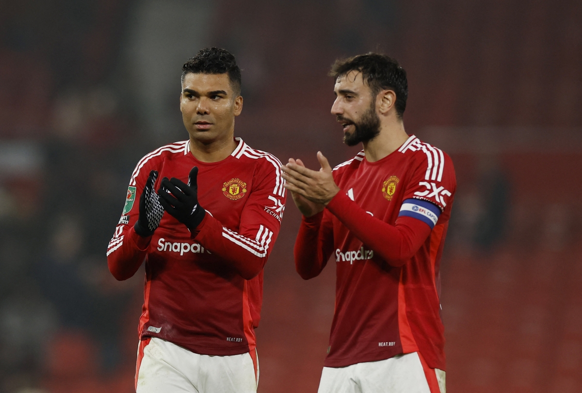 Casemiro và Bruno Fernandes mỗi người ghi 2 bàn thắng vào lưới Leicester City. (Ảnh: Reuters)