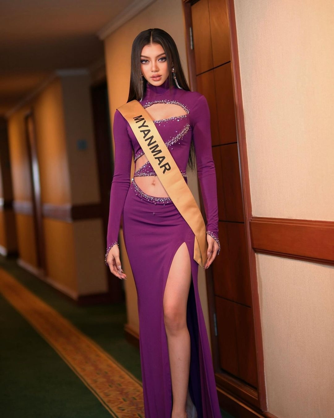 Thae Su Nyein, sinh năm 2007, giành ngôi vị cao nhất cuộc thi Miss Grand Myanmar 2024. Việc Thae Su Nyein đăng quang Miss Grand Myanmar 2024 khi mới 16 tuổi từng gây tranh luận bởi theo quy định của tổ chức Miss Grand International, thí sinh tham gia cuộc thi có độ tuổi từ 18 - 28 tuổi. Nhưng cuối cùng Thae Su Nyein vẫn được chọn là đại diện của Myanmar "chinh chiến" tại Miss Grand International 2024.