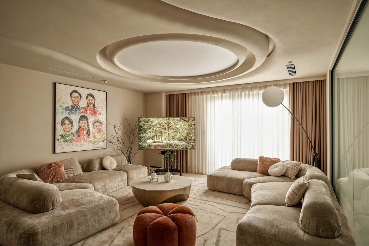 Sao Việt 12/10: Đàm Thu Trang - vợ Cường Đô La gây choáng khi hé lộ những góc xịn xò, sang trọng bên trong cơ ngơi mới. Bức tranh gia đình được treo ngay khu vực chính của căn nhà.