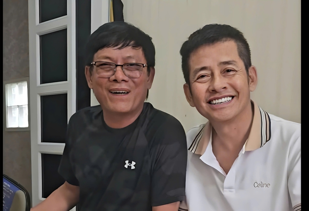Nghệ sĩ Tấn Beo được vợ con đón về chăm sóc tại nhà sau thời gian điều trị tại một trung tâm chữa bệnh ở tỉnh Bình Dương.