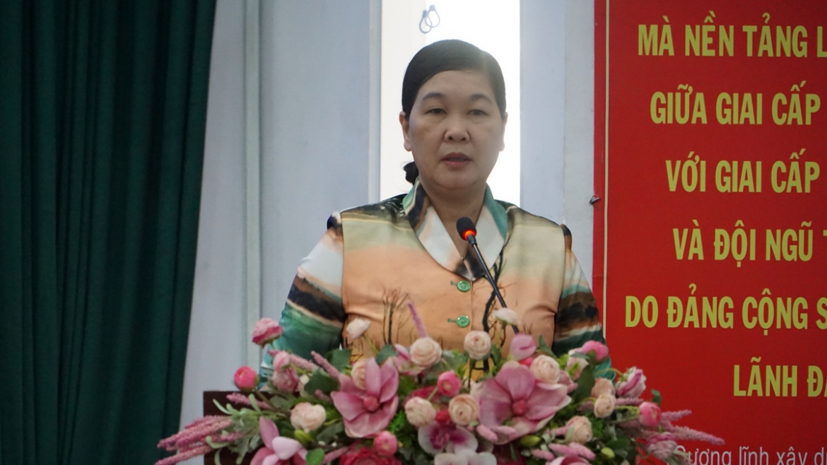 Bà Nguyễn Thị Tố Nga, Phó Bí thư thường trực Quận ủy Quận 1 chỉ đạo (ảnh V.Q)