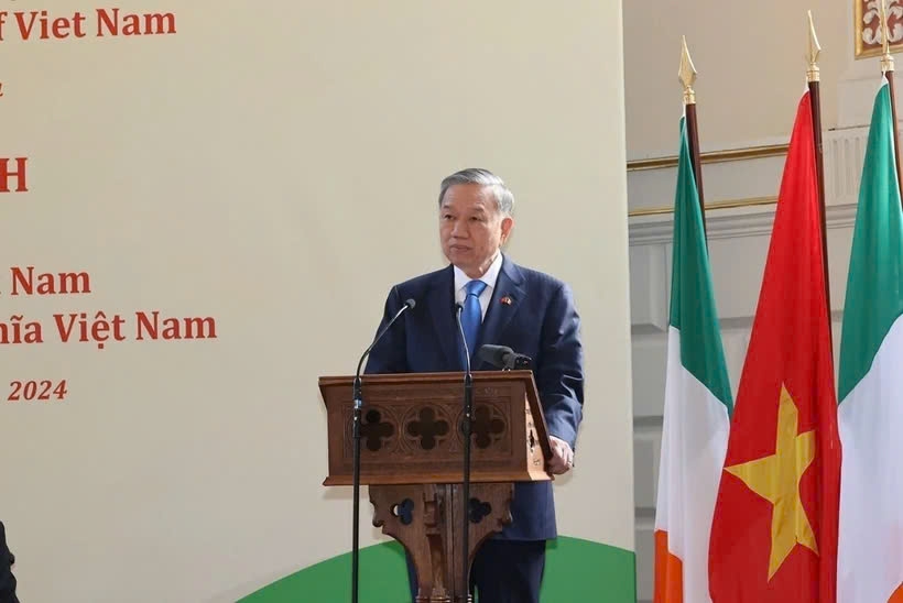 Thăm Viện Nghiên cứu và Đào tạo sinh học quốc gia Ireland, Tổng Bí thư, Chủ tịch nước Tô Lâm nhấn mạnh, công nghệ sinh học là một trong những lĩnh vực năng động và đổi mới nhất trên thế giới, với những tiến bộ khoa học và công nghệ làm thay đổi các ngành chăm sóc sức khỏe, công nghiệp, nông nghiệp, năng lượng và môi trường bền vững. Tổng Bí thư, Chủ tịch nước Tô Lâm mong muốn hai bên sẽ thúc đẩy hơn nữa hợp tác nghiên cứu về công nghệ sinh học trong lĩnh vực y dược phục vụ chăm sóc sức khỏe nhân dân (trọng tâm là công nghệ vaccine thế hệ mới, chẩn đoán, điều trị các bệnh mới nổi, tái nổi và các bệnh lây truyền từ động vật sang người,...).