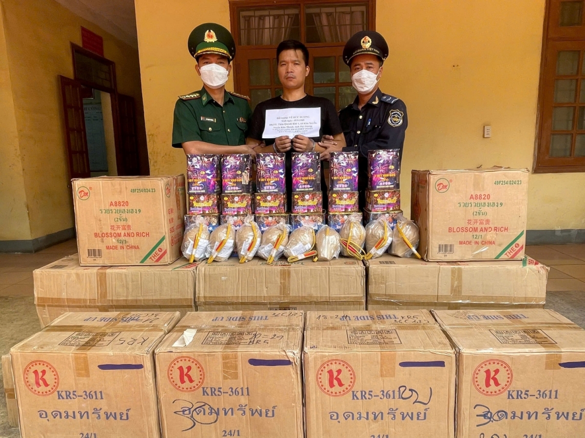 Đối tượng Vũ Đức Dương cùng tang vật bị lực lượng chức năng bắt giữ