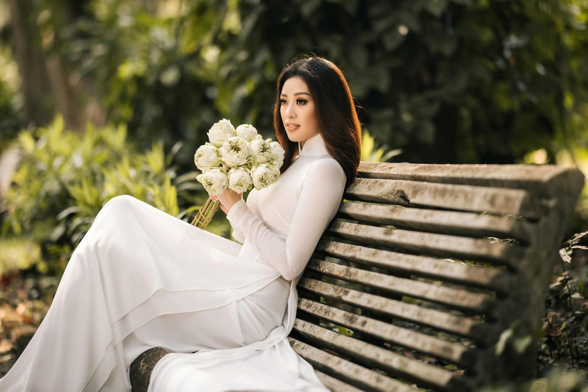 Mỹ nhân sinh năm 1995 cũng thường xuyên gây ấn tượng nhờ phong cách ăn mặc trẻ trung, năng động và khoe khéo được hình thể nuột nà. Với làn da trắng, tỷ lệ hình thể chuẩn mực cùng chiều cao 1m75, Khánh Vân không khó để chinh phục được những phong cách, xu hướng thời trang mới trong làng mốt.