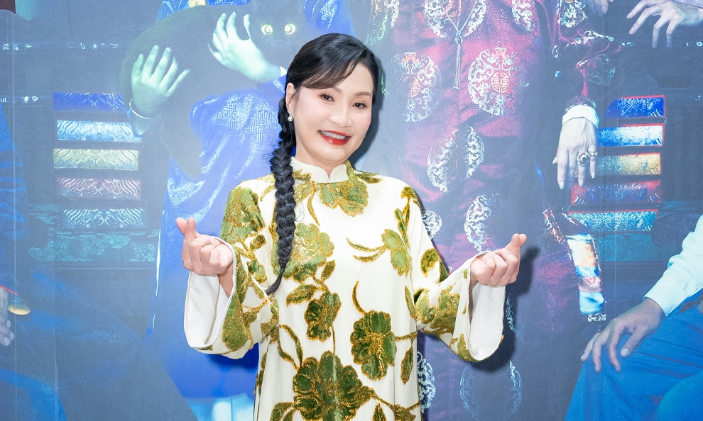 Nghệ sĩ Hồng Đào thừa nhận từng áp đặt con cái trên danh nghĩa tình thương nhưng khi con trưởng thành, chị nhận ra 'con cái chỉ hạnh phúc khi mẹ biết sống cho chính mình'.